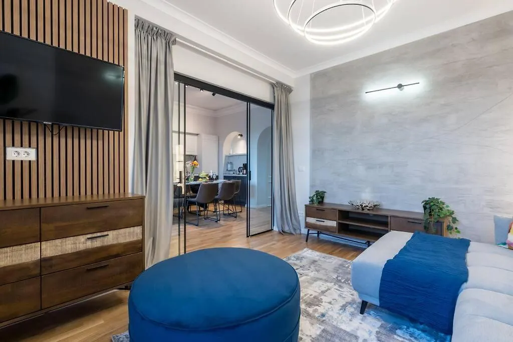 Superb Views 3Br Midtown Flat - 3 Balconies Apartment Bucharest 0*,  Romania