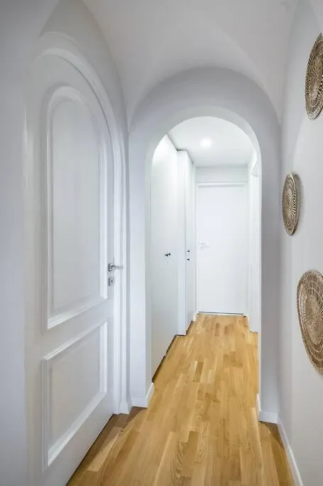 Superb Views 3Br Midtown Flat - 3 Balconies Apartment Bucharest 0*,  Romania