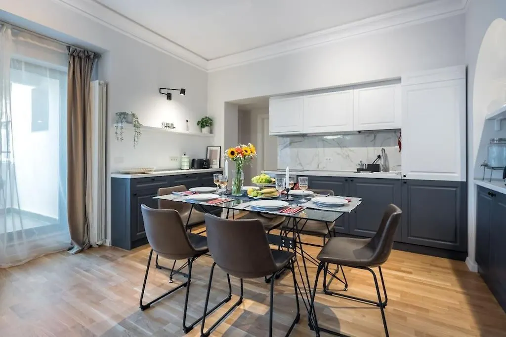 부쿠레슈티 Superb Views 3Br Midtown Flat - 3 Balconies 아파트