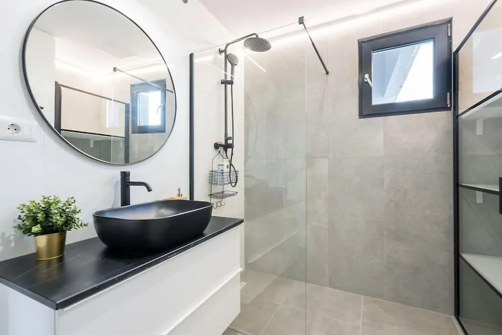 부쿠레슈티 Superb Views 3Br Midtown Flat - 3 Balconies 아파트
