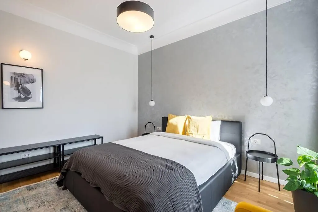 부쿠레슈티 Superb Views 3Br Midtown Flat - 3 Balconies 아파트
