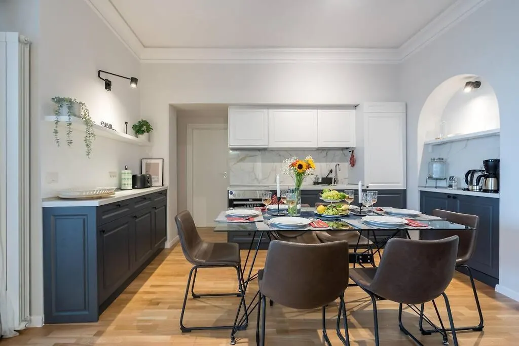 부쿠레슈티 Superb Views 3Br Midtown Flat - 3 Balconies 아파트