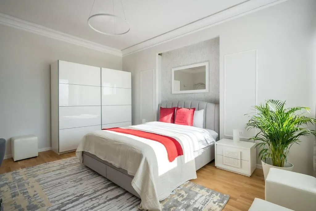 부쿠레슈티 Superb Views 3Br Midtown Flat - 3 Balconies 아파트 루마니아