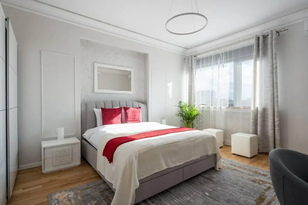 부쿠레슈티 Superb Views 3Br Midtown Flat - 3 Balconies 아파트